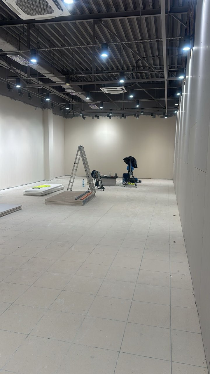 Obiekt handlowy w budowie